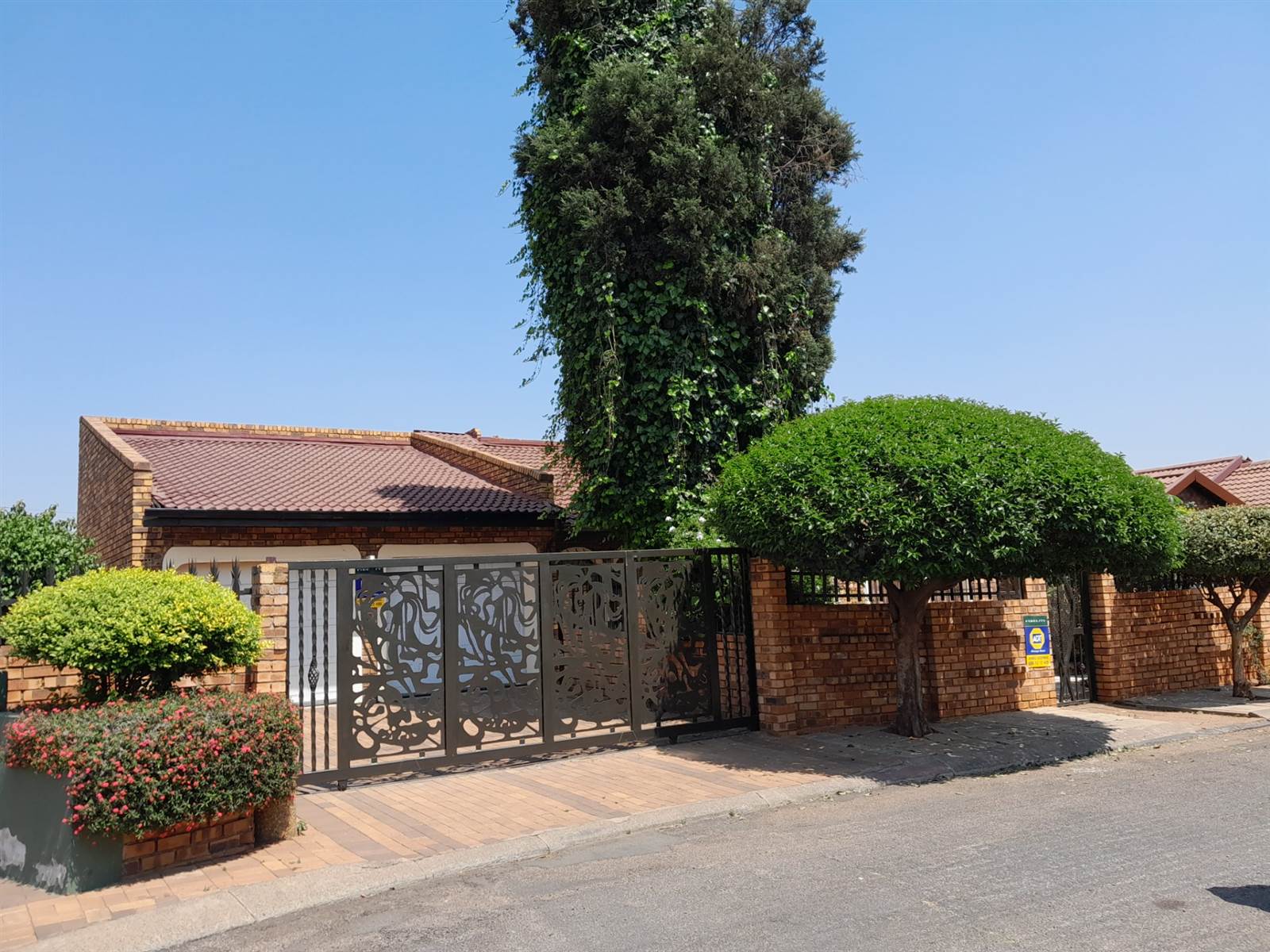 5 Bed House in Katlehong photo number 1