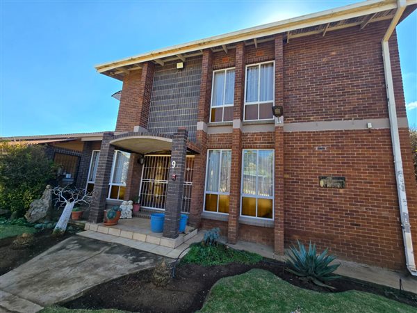 4 Bedroom House 4 Bedroom House