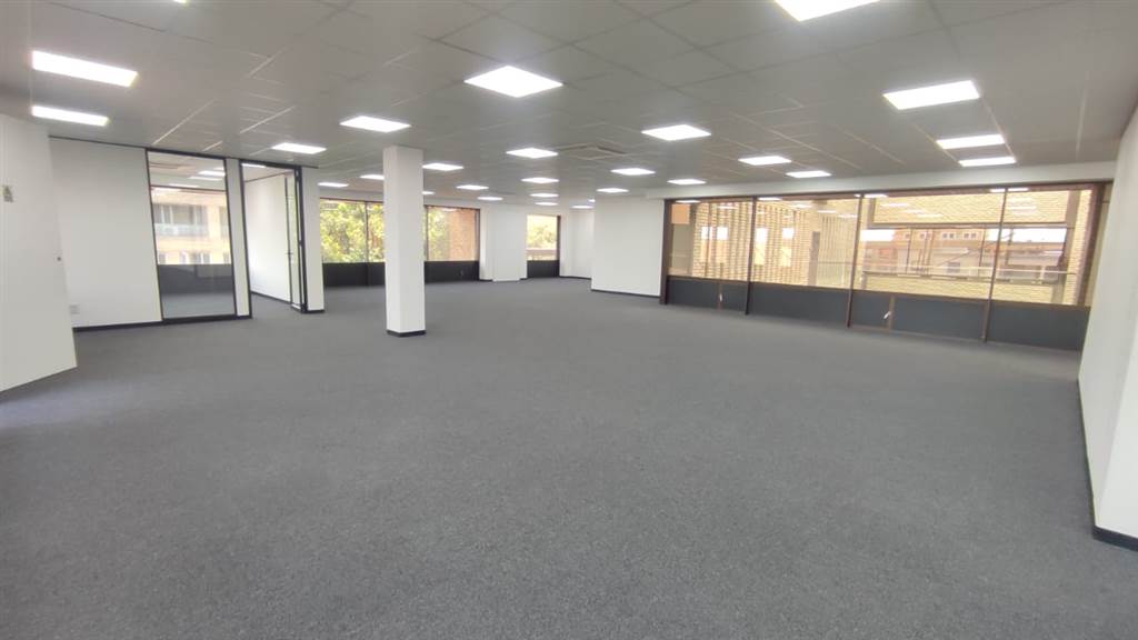 214  m² Commercial space in Bedfordview photo number 11