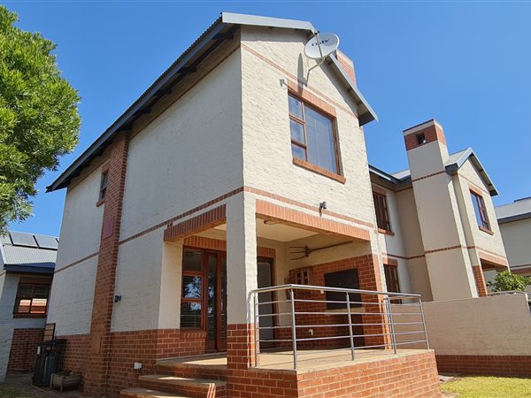3 Bedroom Townhouse 3 Bedroom Townhouse