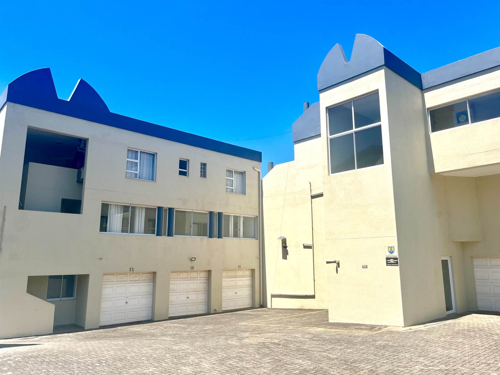 4 Bed Apartment in Uvongo photo number 18