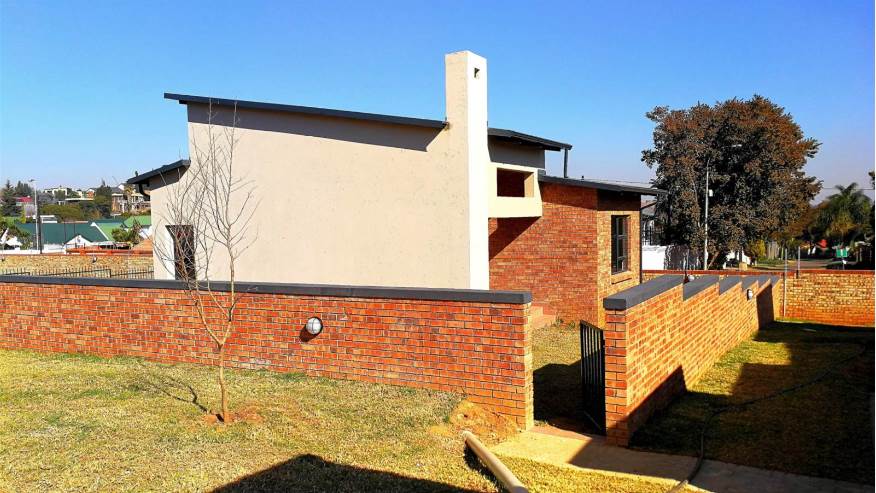 3 Bed Townhouse in Bergbron photo number 1