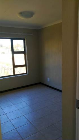 3 Bed Townhouse in Bergbron photo number 9