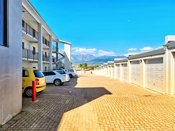 2 Bed Apartment in Northern Paarl