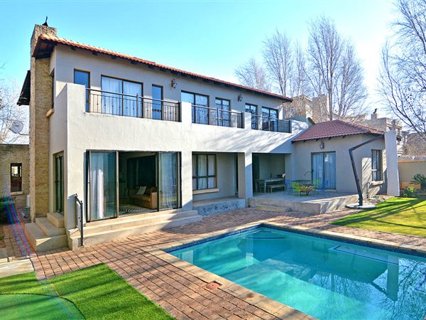 5 Bedroom House 5 Bedroom House