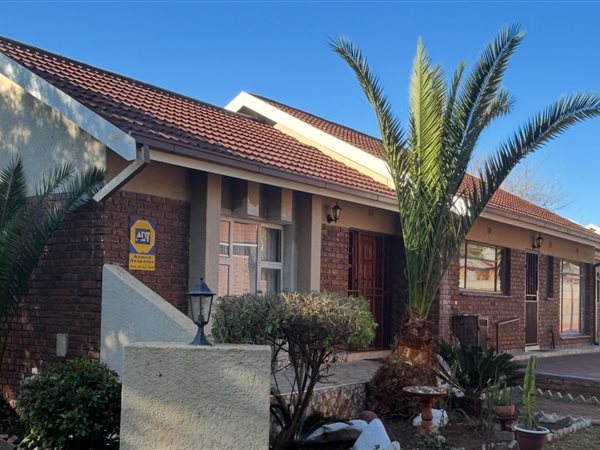 4 Bedroom House 4 Bedroom House