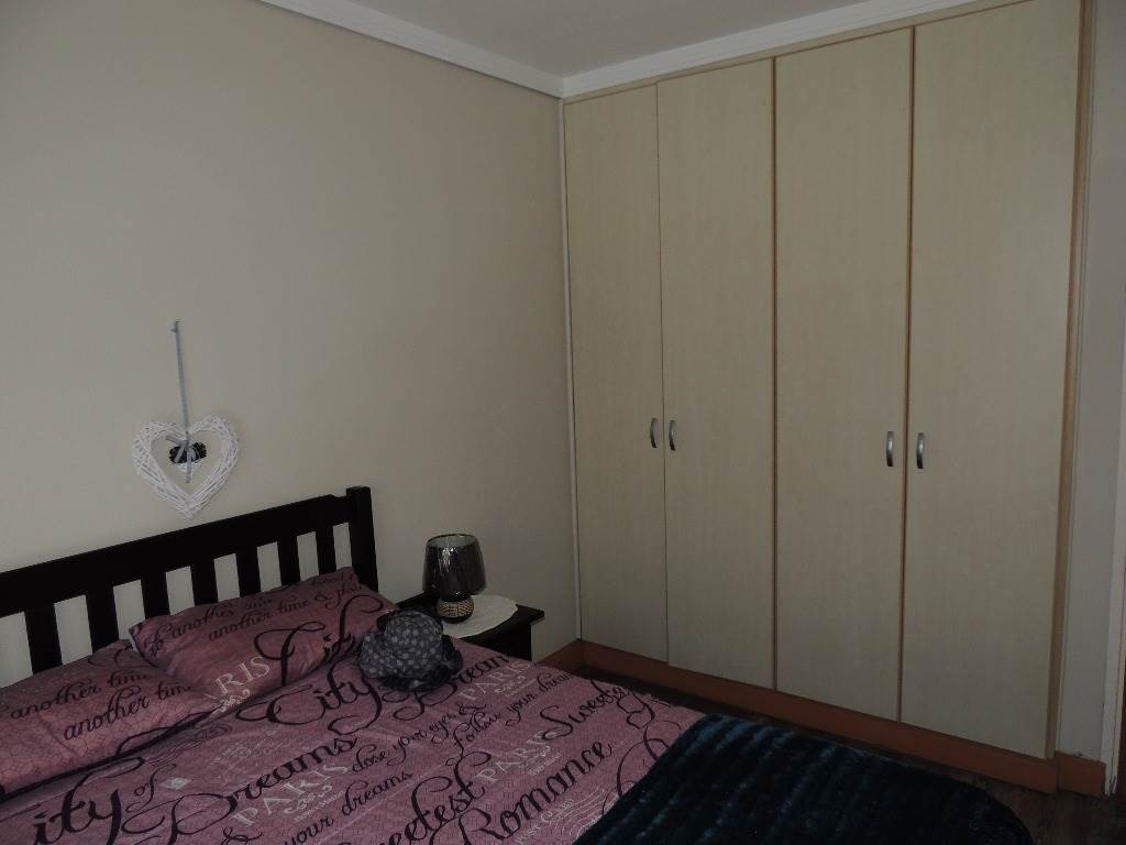 2 Bed Apartment in Boland Park photo number 9