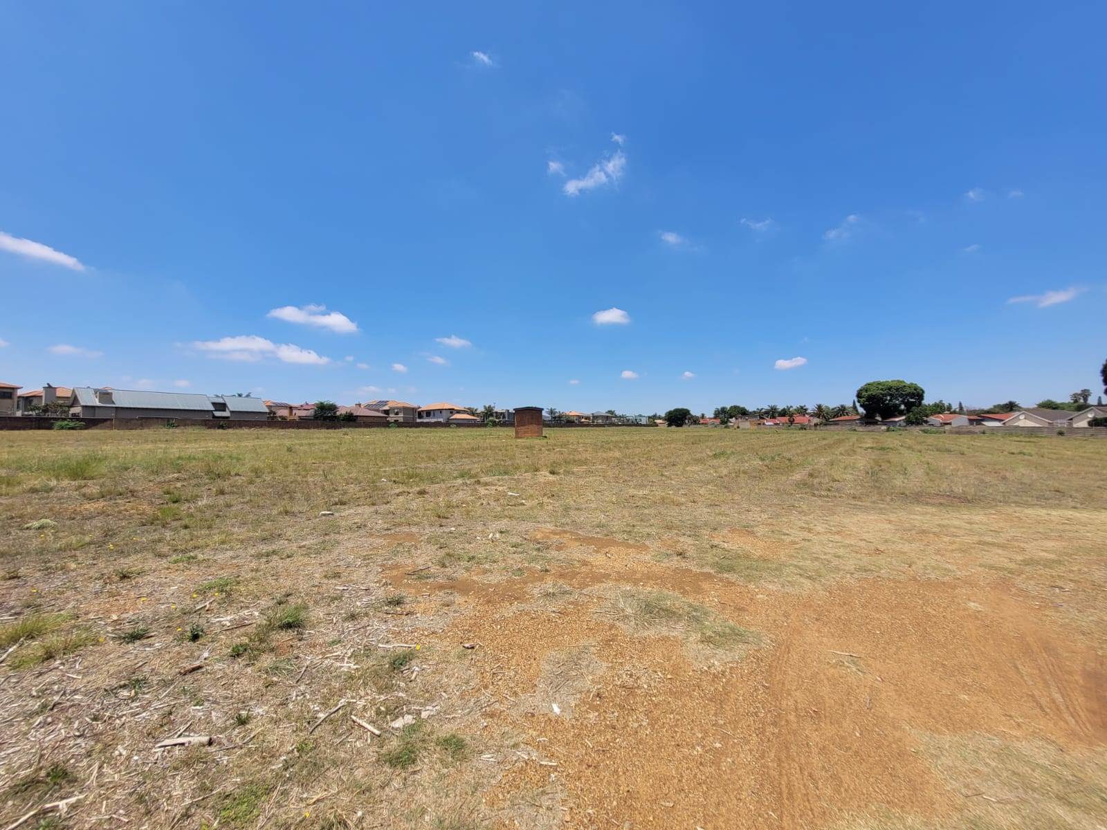 2.2 ha Land available in Glen Marais photo number 8