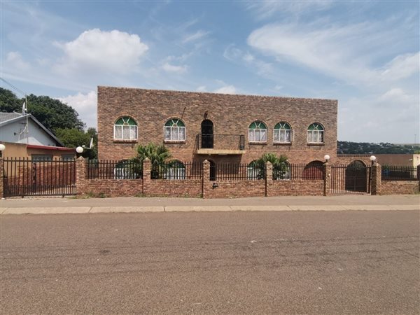 8 Bedroom House 8 Bedroom House