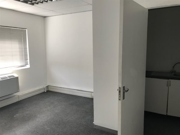 45  m² Office Space in Tableview