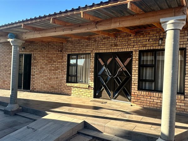 4 Bedroom House 4 Bedroom House