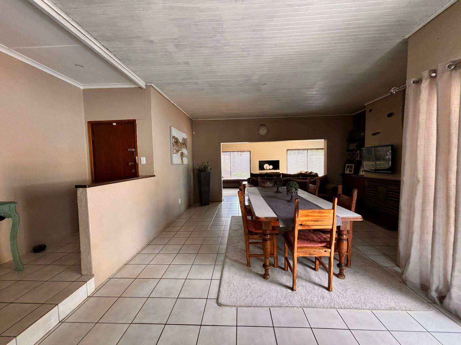 3 Bed House in Northcliff photo number 6