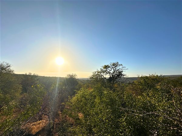 2 400 m² Land