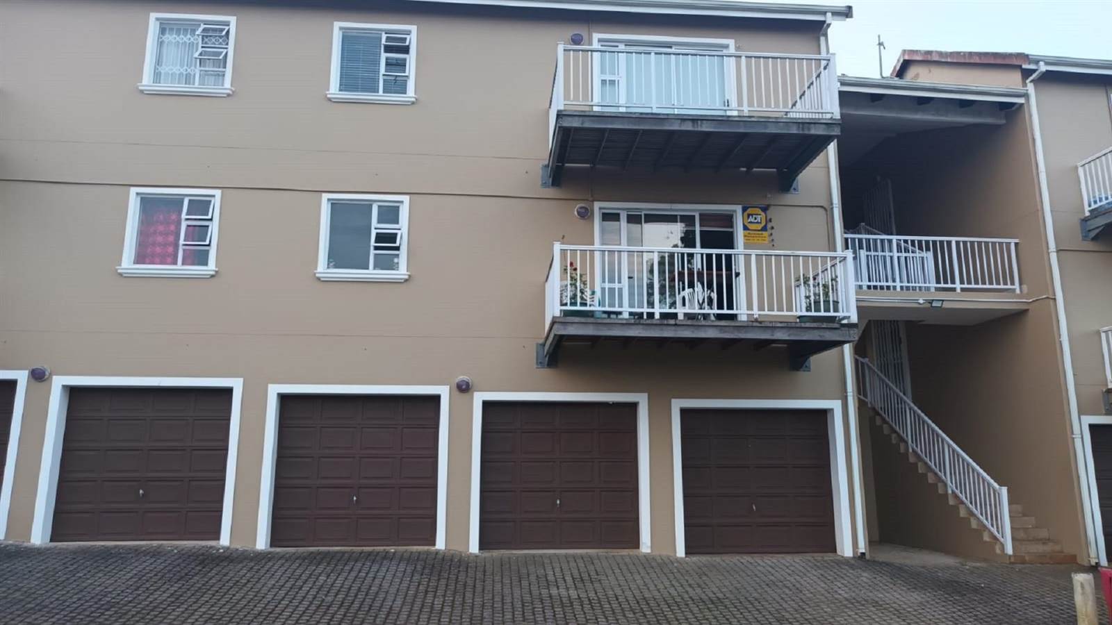 2 Bed Apartment in Kloof photo number 9