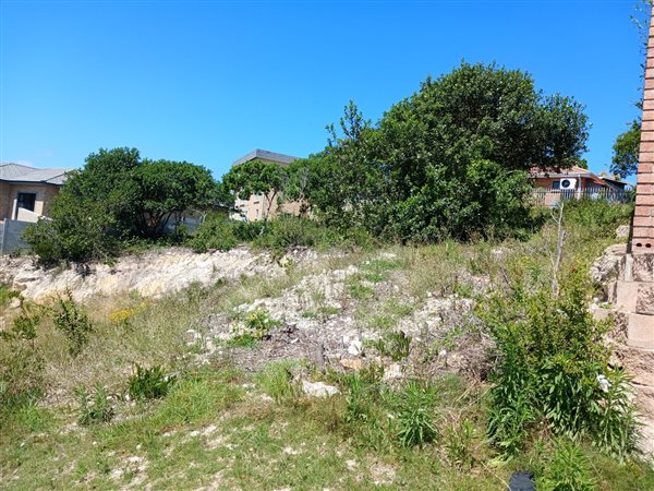 775 m² Land