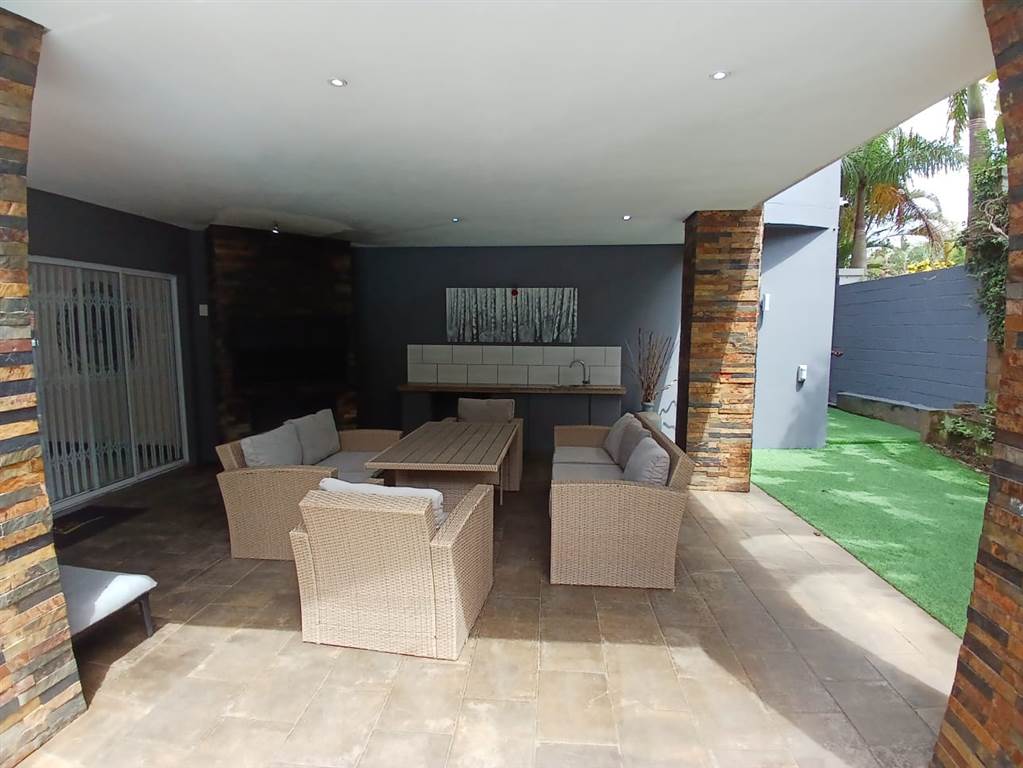 6 Bed House in Ballito photo number 11