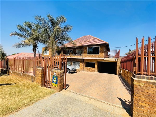 6 Bedroom House 6 Bedroom House