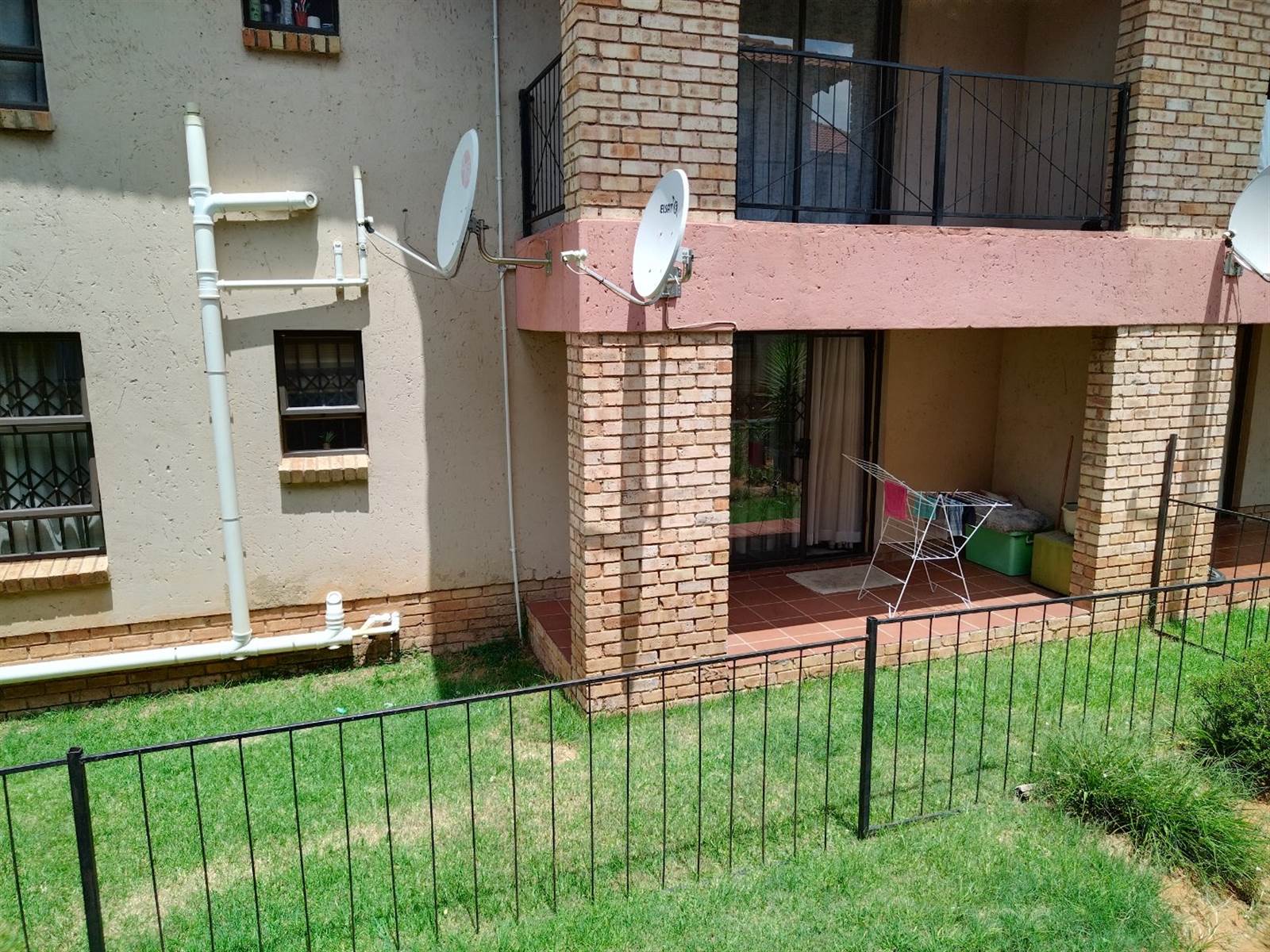 3 Bed Townhouse in Grobler Park photo number 2