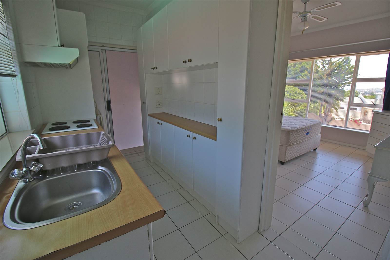 1 Bed House in Plattekloof photo number 3