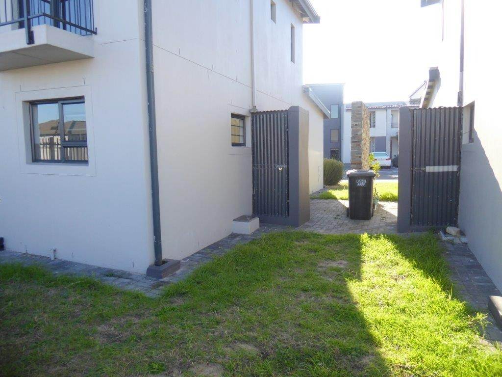 3 Bed Apartment in Parklands North photo number 20