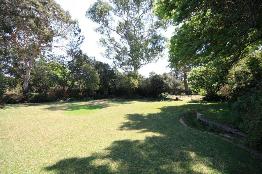 1800 m² Land available in Houghton Estate photo number 2