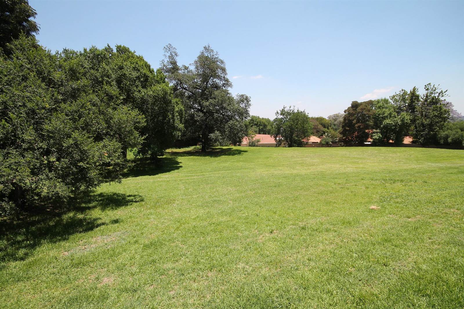 1800 m² Land available in Houghton Estate photo number 3