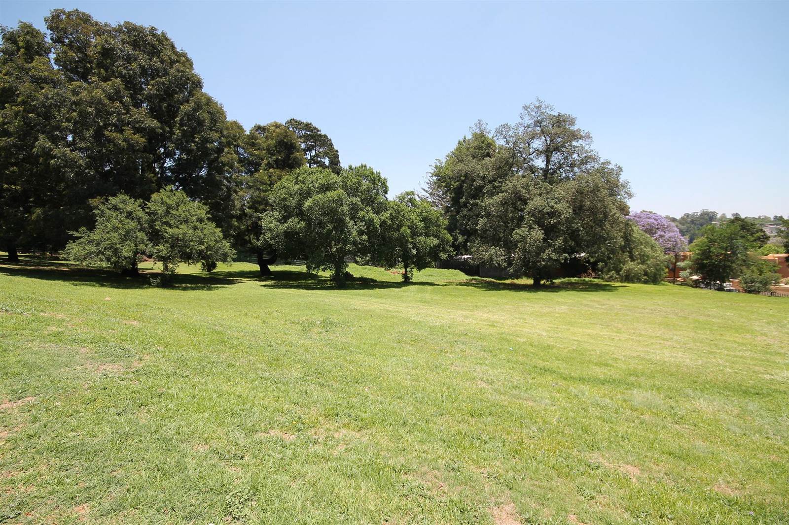 1800 m² Land available in Houghton Estate photo number 1