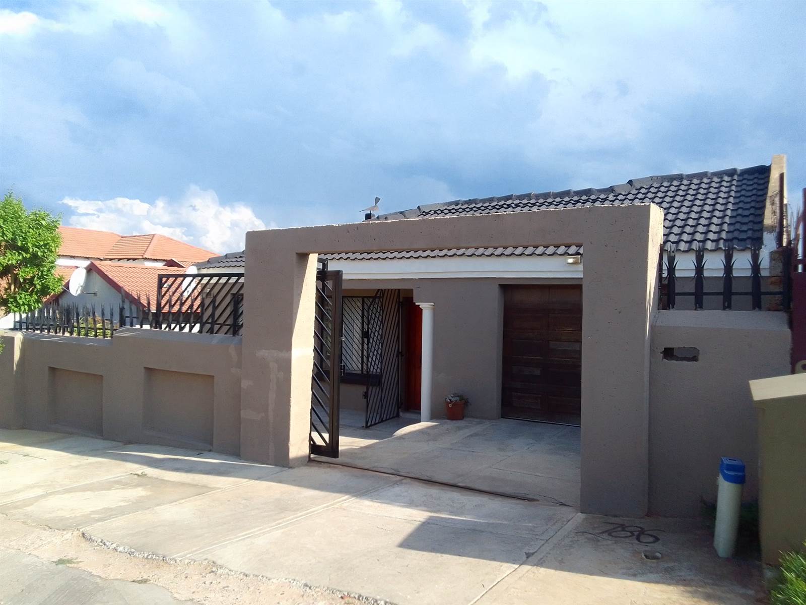 3 Bed House in Grobler Park photo number 3