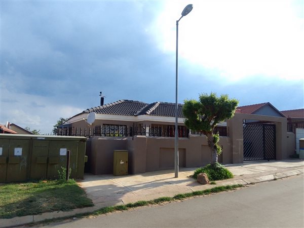 3 Bed House in Grobler Park