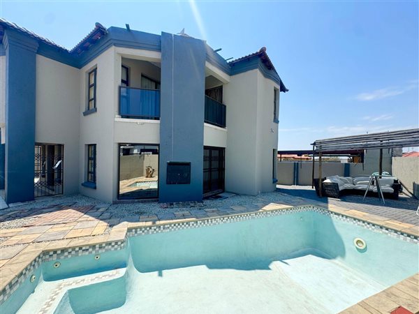 4 Bedroom House 4 Bedroom House