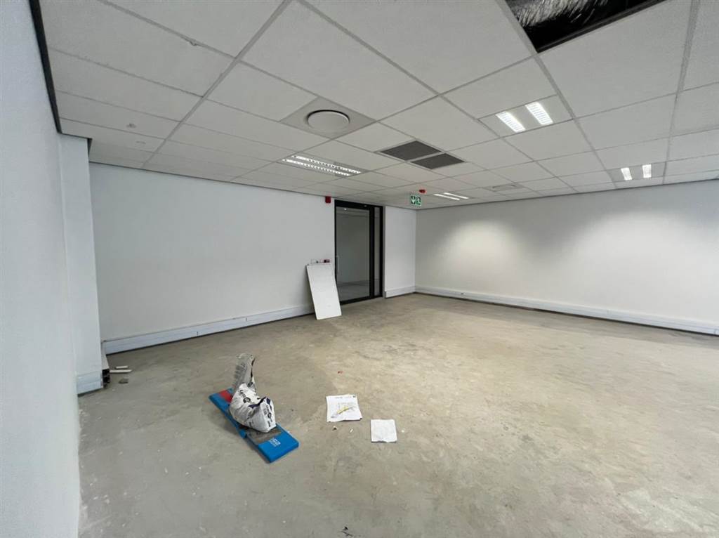 135  m² Commercial space in Illovo photo number 9