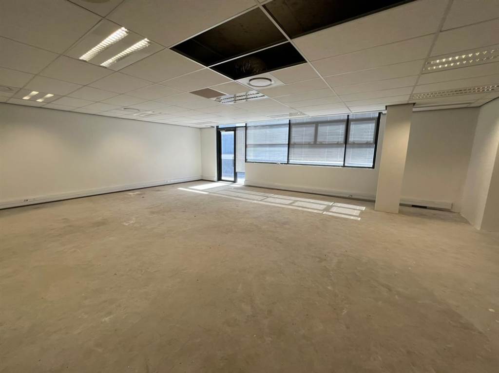 135  m² Commercial space in Illovo photo number 10