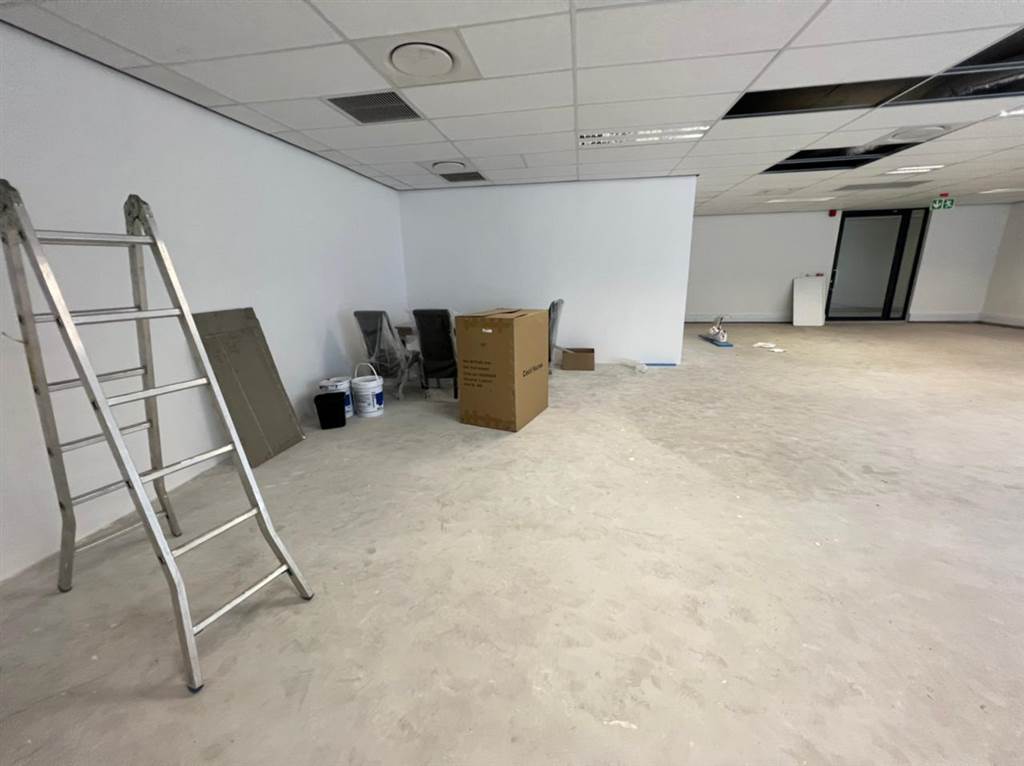 135  m² Commercial space in Illovo photo number 14