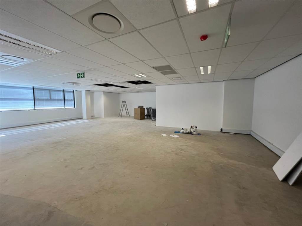 135  m² Commercial space in Illovo photo number 19