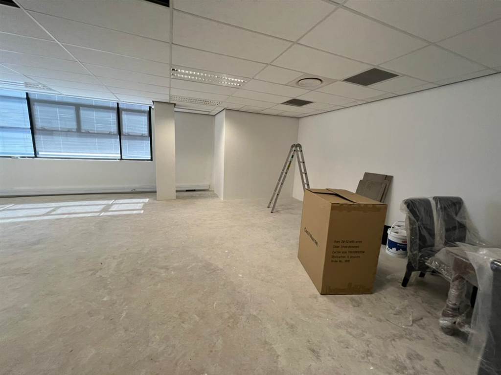 135  m² Commercial space in Illovo photo number 8