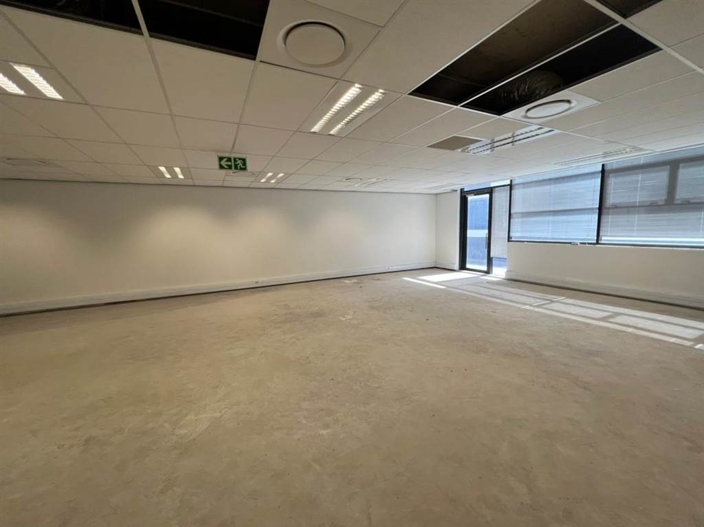 135  m² Commercial space in Illovo photo number 7