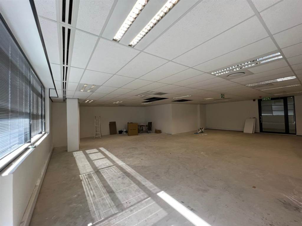 135  m² Commercial space in Illovo photo number 15