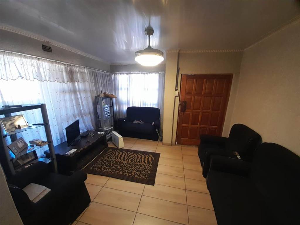 3 Bed House in Soweto Central photo number 8