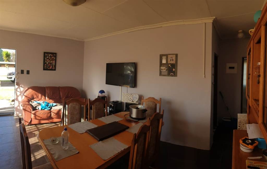 2 Bed House in Eloff photo number 5