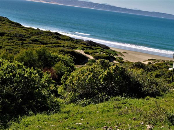 677 m² Land available in Vlees Bay