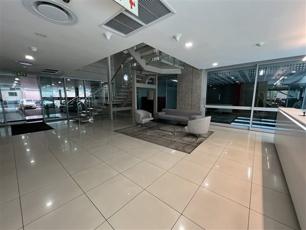 599  m² Commercial space