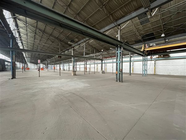 15 000  m² Industrial space