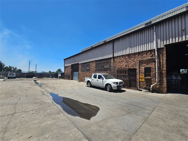 412 m² Industrial space 412 m² Industrial space