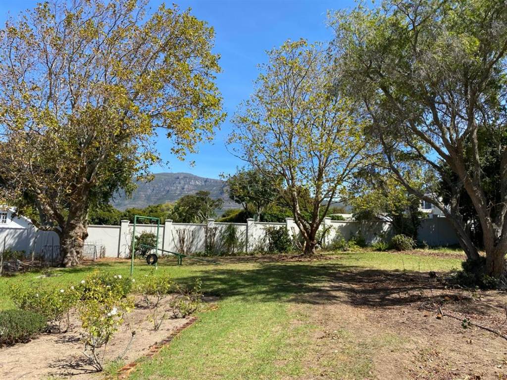 1910 m² Land available in Constantia photo number 11