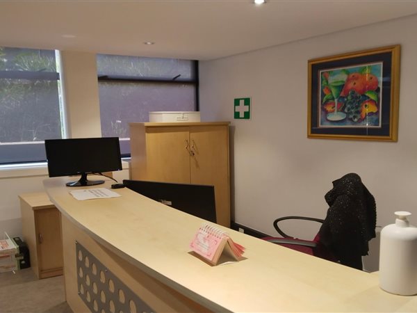 304  m² Office Space