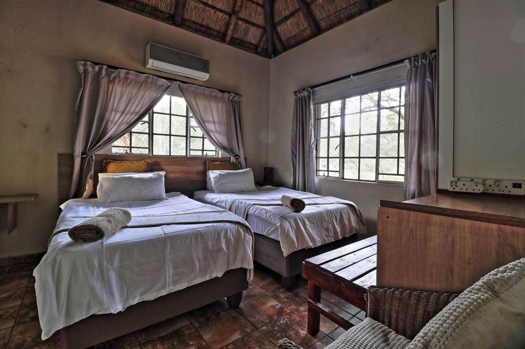 2 Bed House in Marloth Park photo number 4