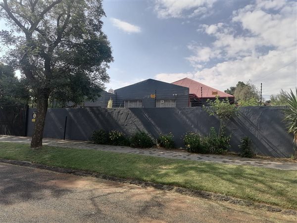 4 Bedroom House 4 Bedroom House