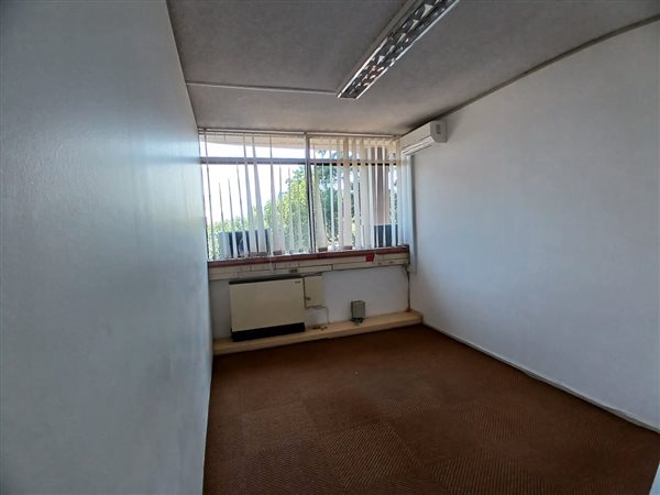 74  m² Commercial space