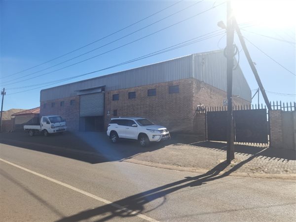 854  m² Commercial space