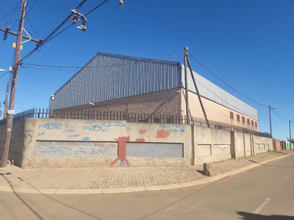 854  m² Commercial space in Protea Glen photo number 2